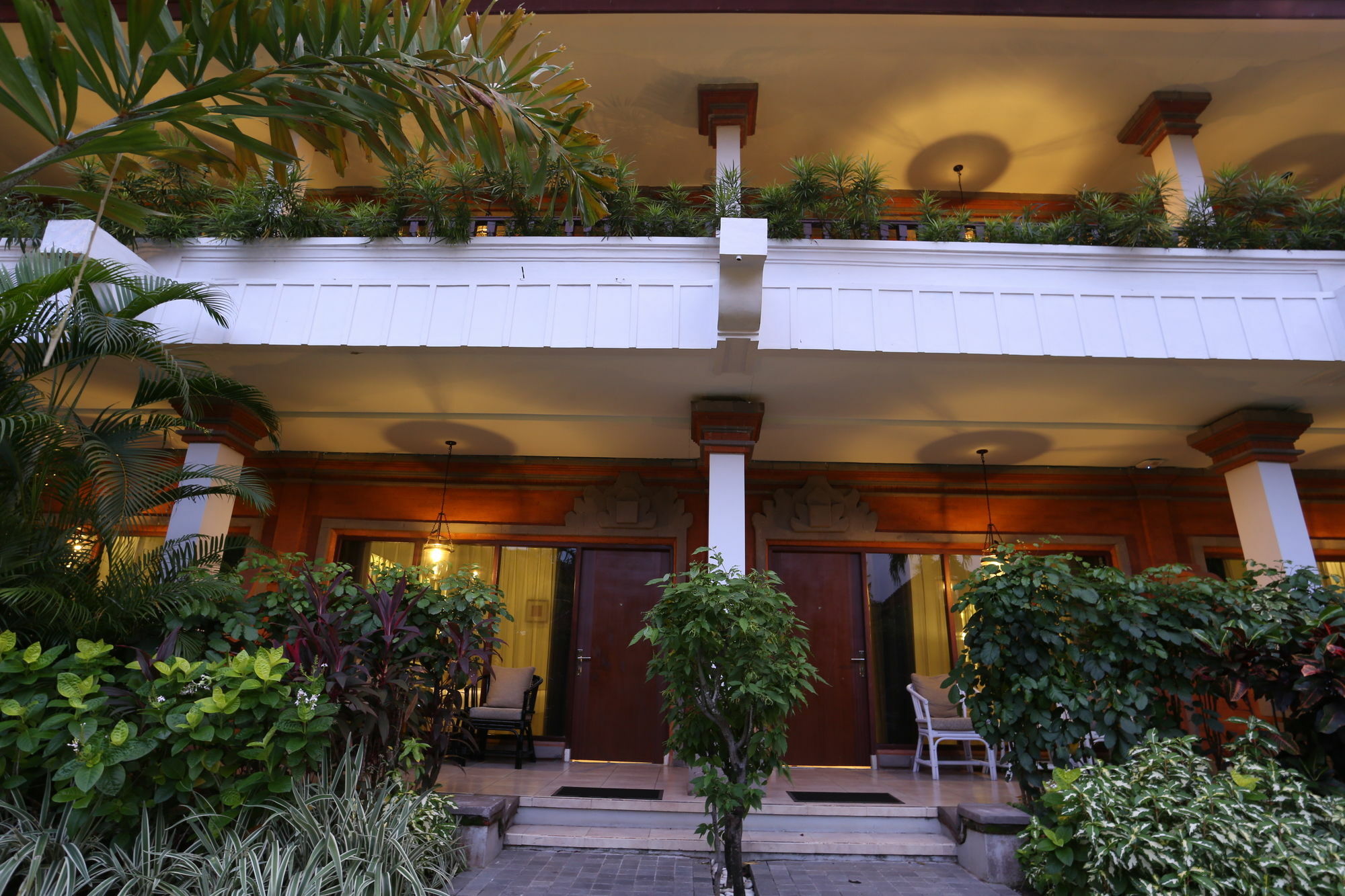 The Cakra Hotel Denpasar Exteriör bild